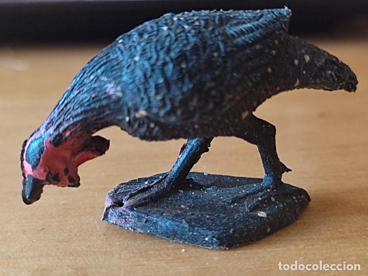 Figurines pour Cr&egrave;ches de No&euml;l: BELEN NAVIDAD FIGURA PLASTICO PAVO GALLINA O SIMILAR 3 CM ALTO