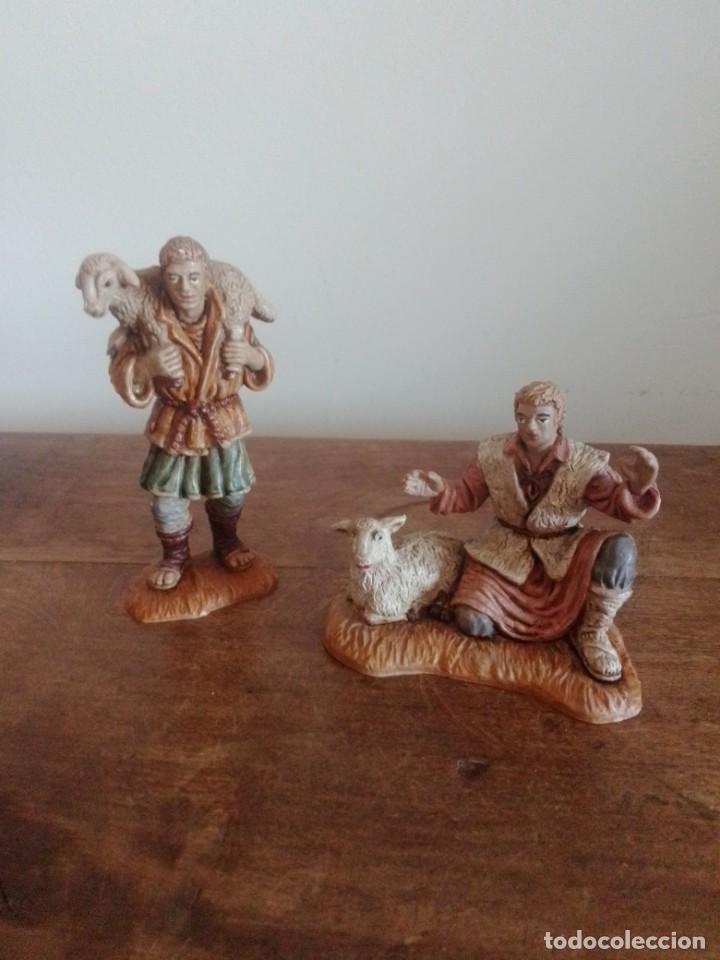 Figuras de Bel&eacute;n: Pastores Oliver con ovejas. Figuras pesebre Belen