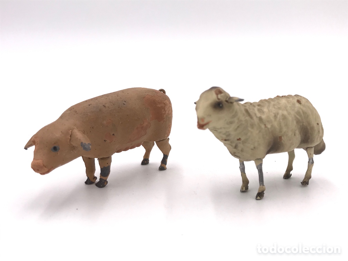 Figuren f&uuml;r Weihnachtskrippen: Figuras de bel&eacute;n antiguo. Oveja y cerdo. Terracota y plomo. 6 cms.