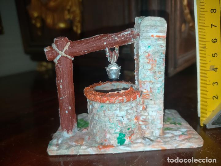 Figurines pour Cr&egrave;ches de No&euml;l: antigua figura para portal de belen pech oliver o similar plastico duro , medida en foto - POZO