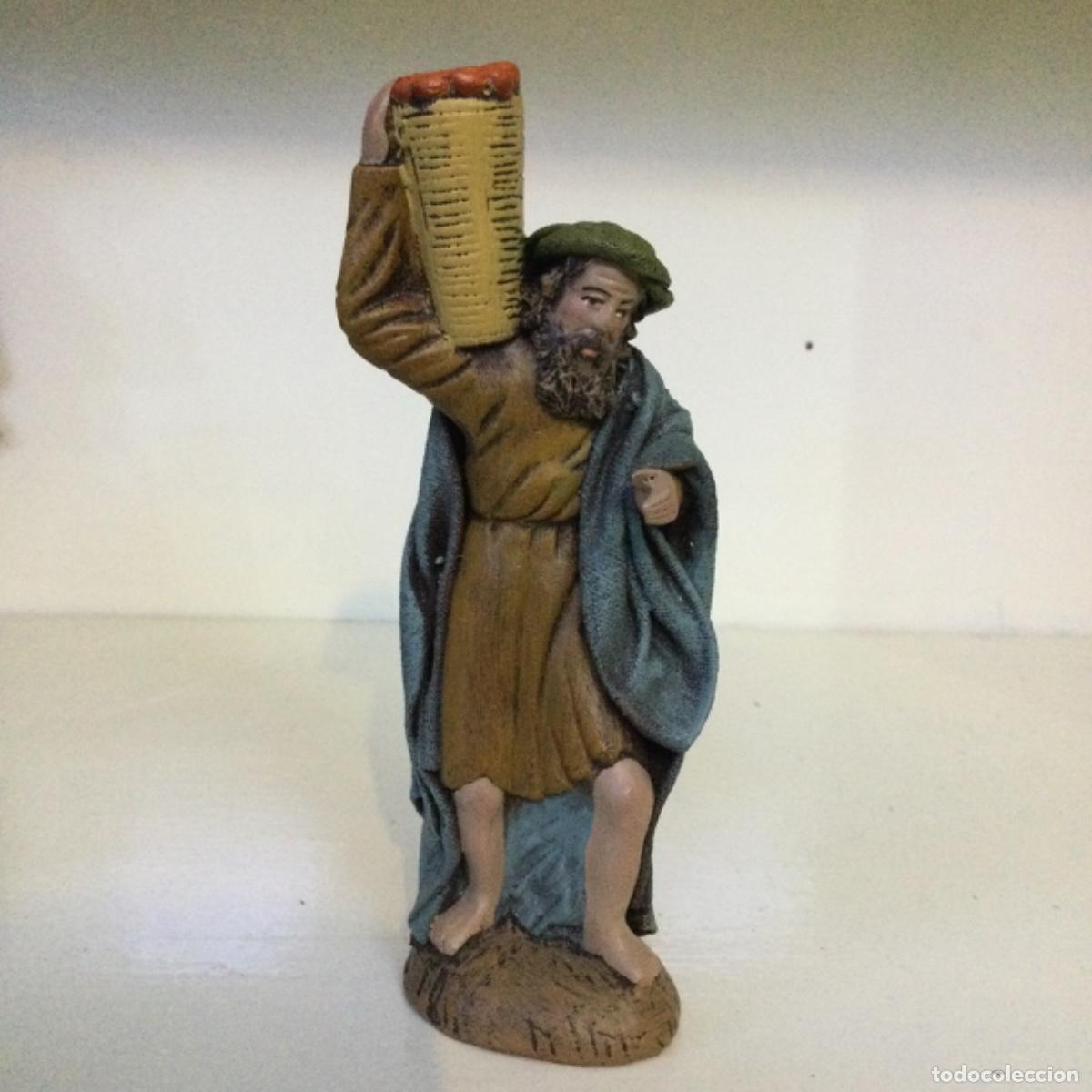 Figuras de Bel&eacute;n: Bel&eacute;n. Pastor con cesta de tomates 10 cms. Serrano - Foto 1