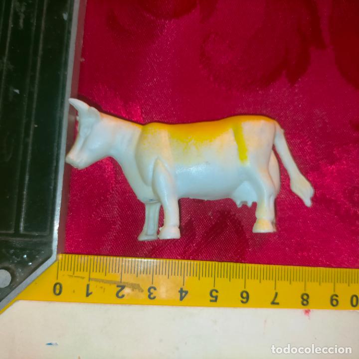 Figuras de Bel&eacute;n: ANTIGUA FIGURA pech oliver o similar PORTAL DE BELEN NACIMIENTO NAVIDAD PLASTICO VACA