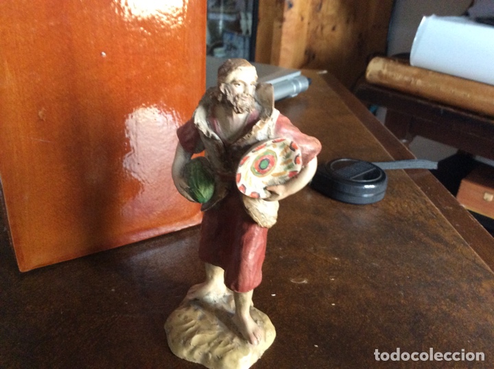 Figuras de Bel&eacute;n: Pastor con ofrendas - Foto 1