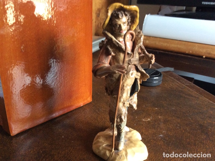 Figuras de Bel&eacute;n: Pastor con ofrendas - Foto 1