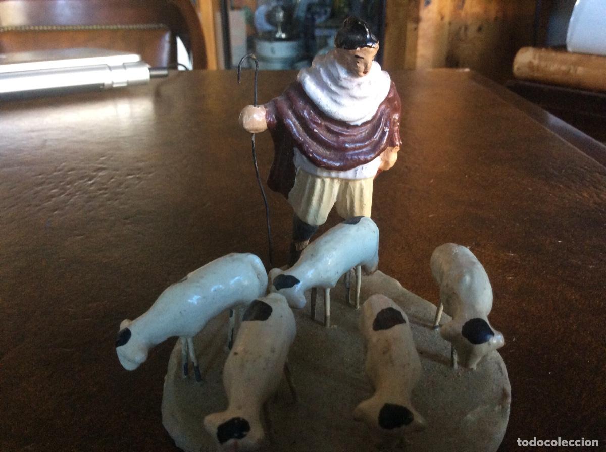 Figuras de Bel&eacute;n: Pastor con piar&aacute; de obejas - Foto 1