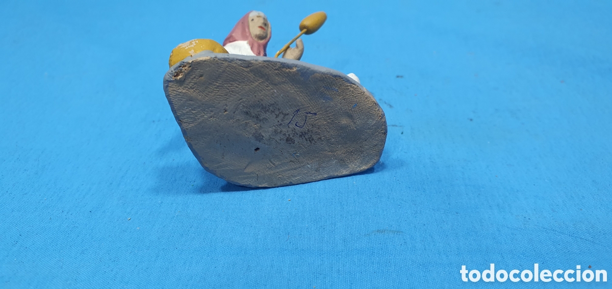 Figuras de Bel&eacute;n: MUJER HILANDERA CON PERRO. TERRACOTA - Foto 3