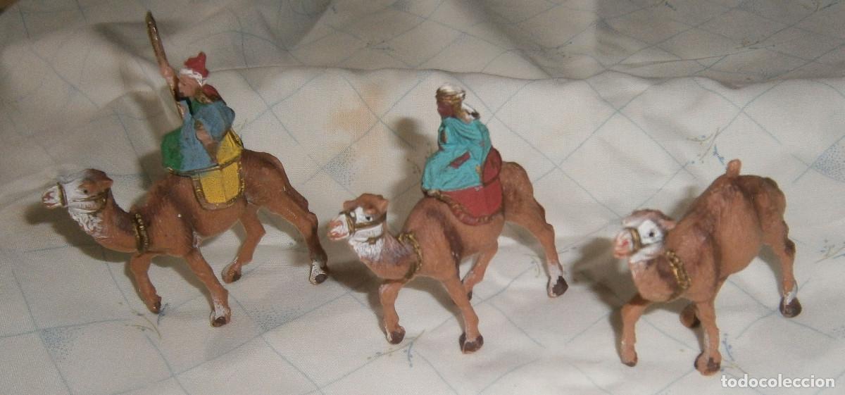 Figuras de Bel&eacute;n: camellos peque&ntilde;os plastico duro con dos reyes - Foto 2