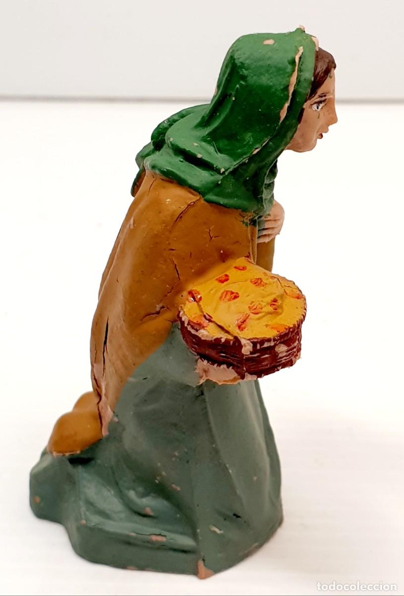 Figuras de Bel&eacute;n: PASTORA CON CESTO DE COMIDA - Foto 2