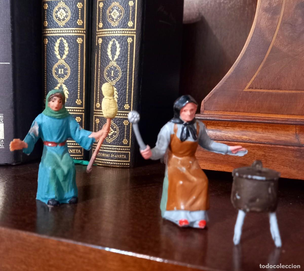 Figuras de Bel&eacute;n: FIGURAS DE BELEN. CASTA&Ntilde;ERA E HILANDERA. EN PL&Aacute;STICO - Foto 1