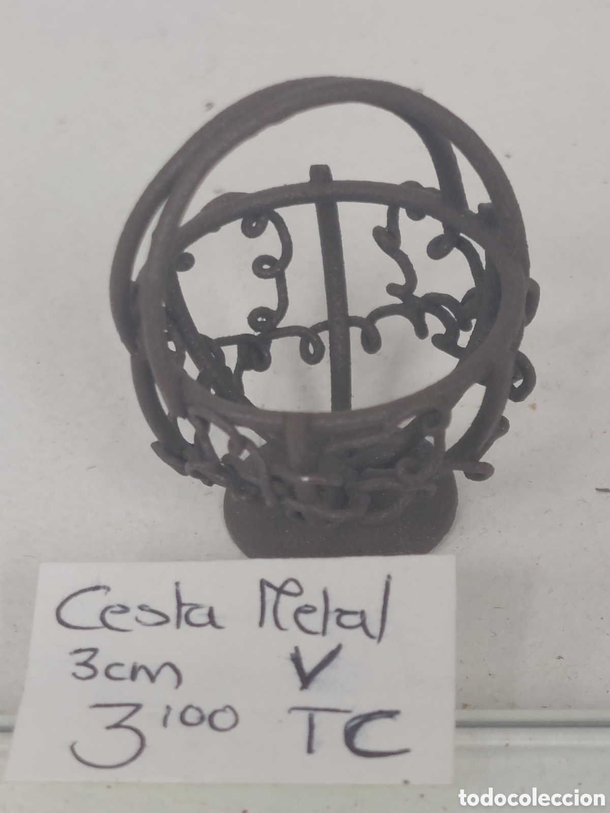 Figuras de Bel&eacute;n: Miniatura cesta metal - Foto 1