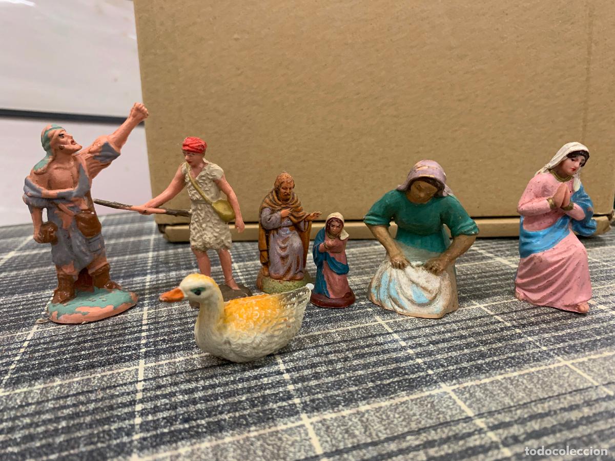 Figurines pour Cr&egrave;ches de No&euml;l: Lote de Antiguas figuras para belen o pesebre. En plastico. De 3 a 7 cms