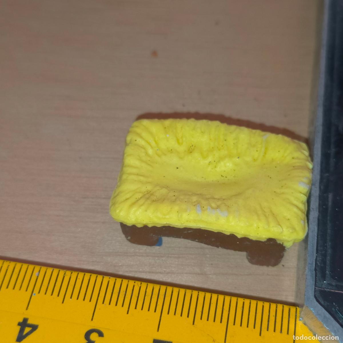 Figuras de Bel&eacute;n: antigua figura de portal de belen plastico duro nacimiento . OFERTA POR LOTES COMBINADOS -