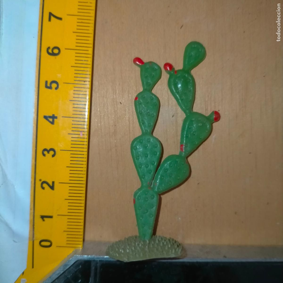 Figuras de Bel&eacute;n: antigua figura de portal de belen plastico duro nacimiento . OFERTA POR LOTES COMBINADOS -