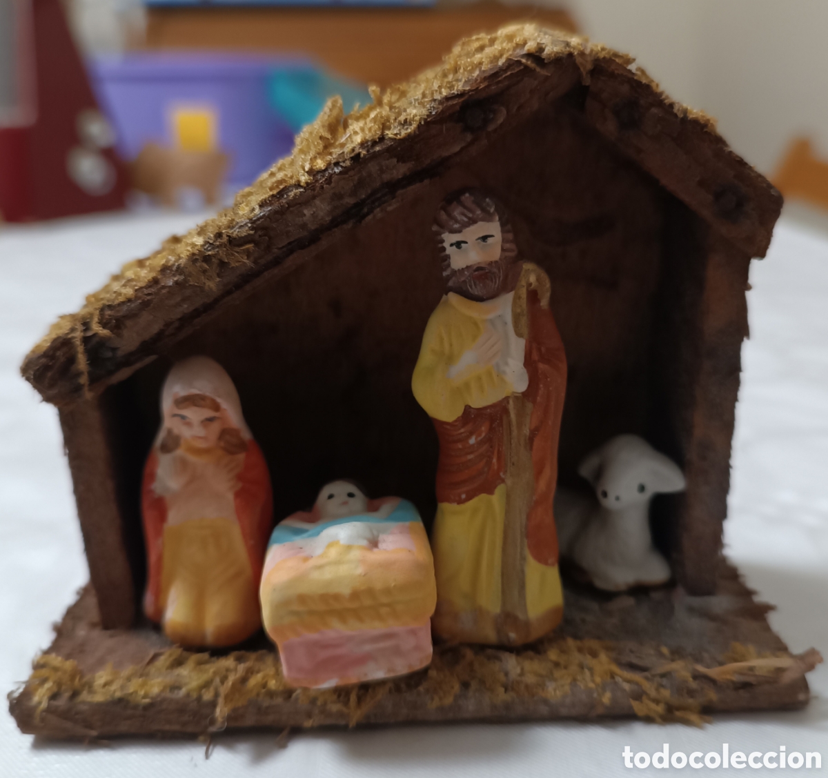 Figuras de Bel&eacute;n: Peque&ntilde;o NACIMIENTO Bel&eacute;n portal pesebre con figuras en escayola.