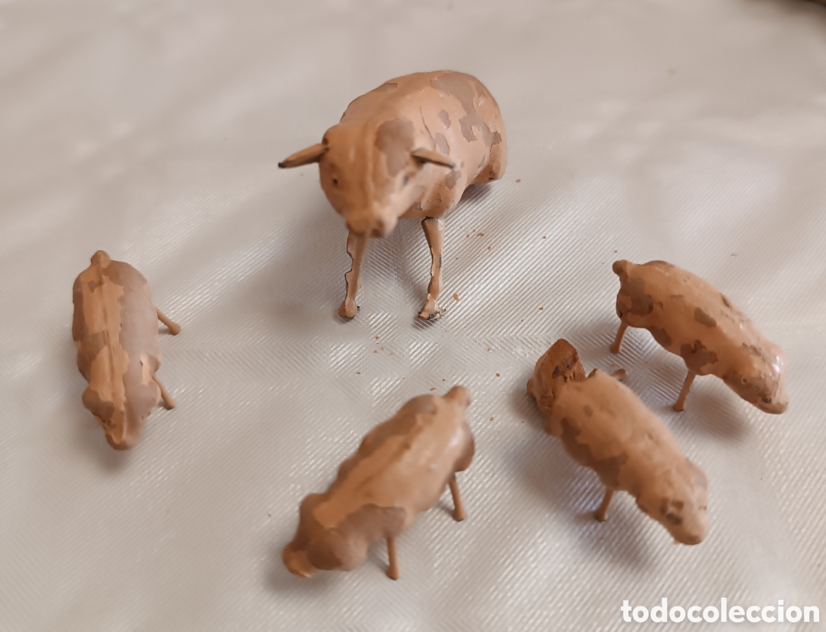 Figuras de Bel&eacute;n: CERDA y cerditos TOCINOS para Bel&eacute;n, artesanales, de barro o terracota y patas metal MUY ANTIGUO.