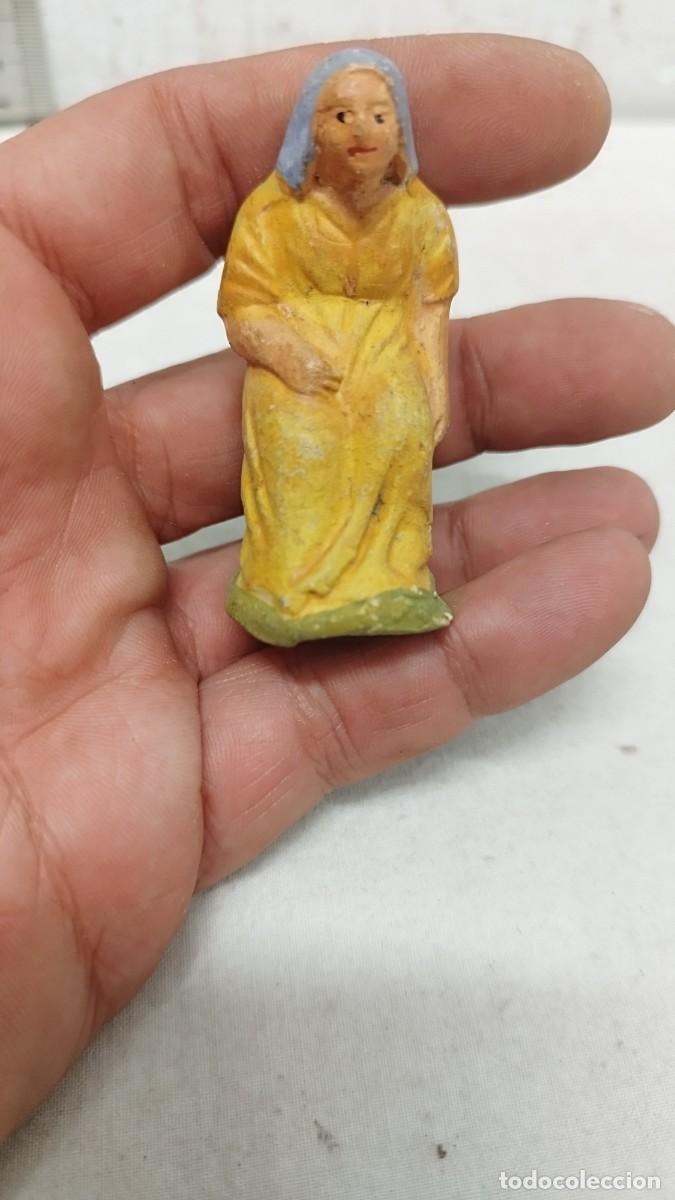 Statuine di Presepe: Antigua figura,escultura para pesebre o belen en terracota.De mujer sentada.