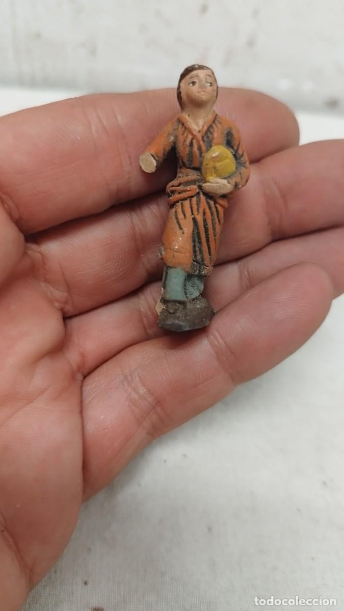 Statuine di Presepe: Antigua figura,escultura para pesebre o belen en terracota.De una mujer.