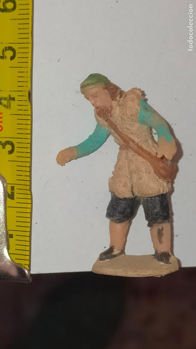 Figuras de Pres&eacute;pios: Figura de portal de bel&eacute;n antigua pl&aacute;stico diro