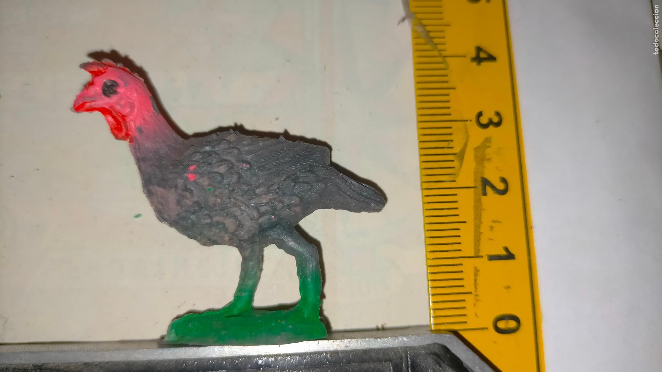 Figuras de Pres&eacute;pios: Figura de portal de bel&eacute;n antigua pl&aacute;stico duro