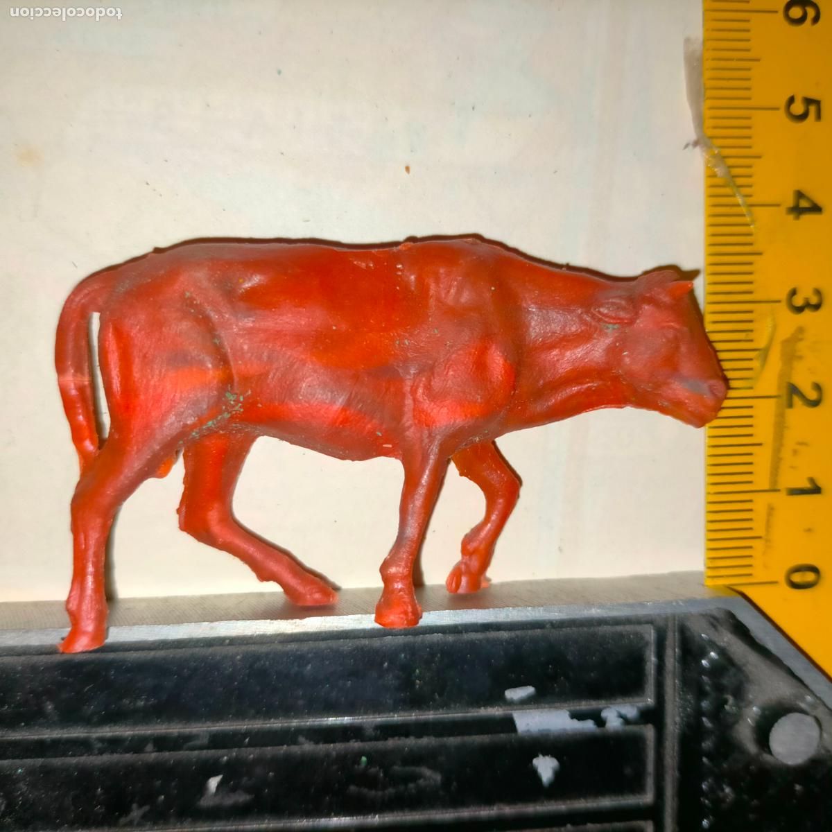 Figuras de Pres&eacute;pios: Figura de portal de bel&eacute;n antigua pl&aacute;stico duro