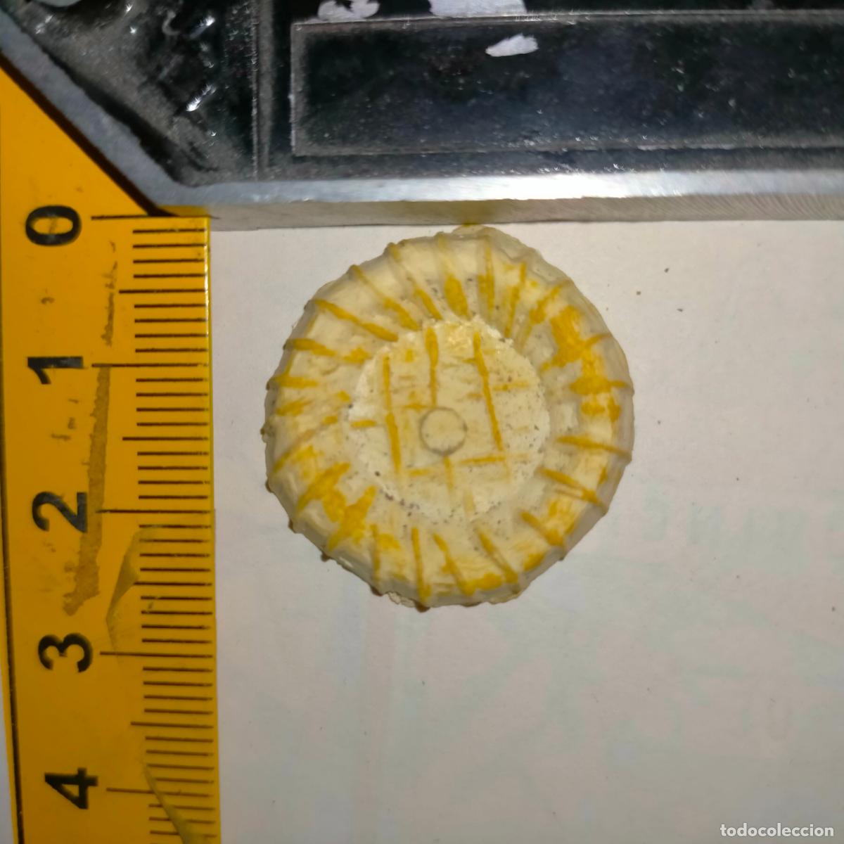 Figuras de Pres&eacute;pios: Figura de portal de bel&eacute;n antigua pl&aacute;stico duro