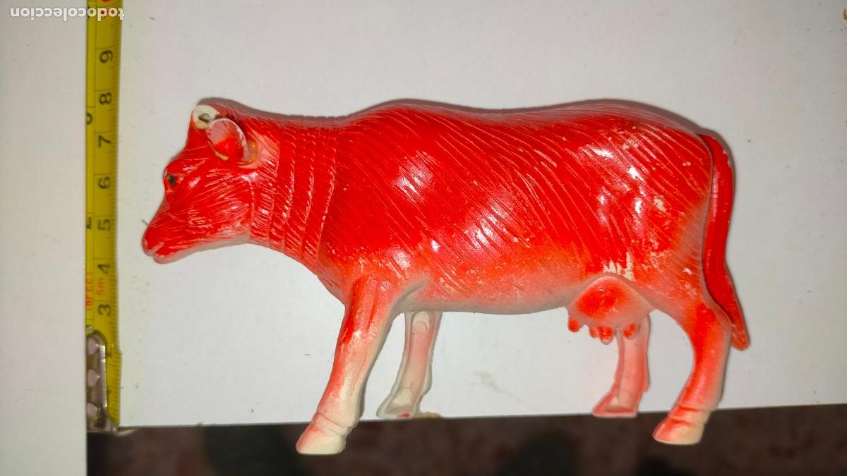 Figuras de Pres&eacute;pios: Figura de portal de bel&eacute;n antigua pl&aacute;stico duro roto