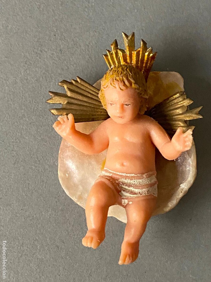 Figuras de Bel&eacute;n: 245.- Ni&ntilde;o Jes&uacute;s pl&aacute;stico. Cuna de nacar y potencia de lat&oacute;n
