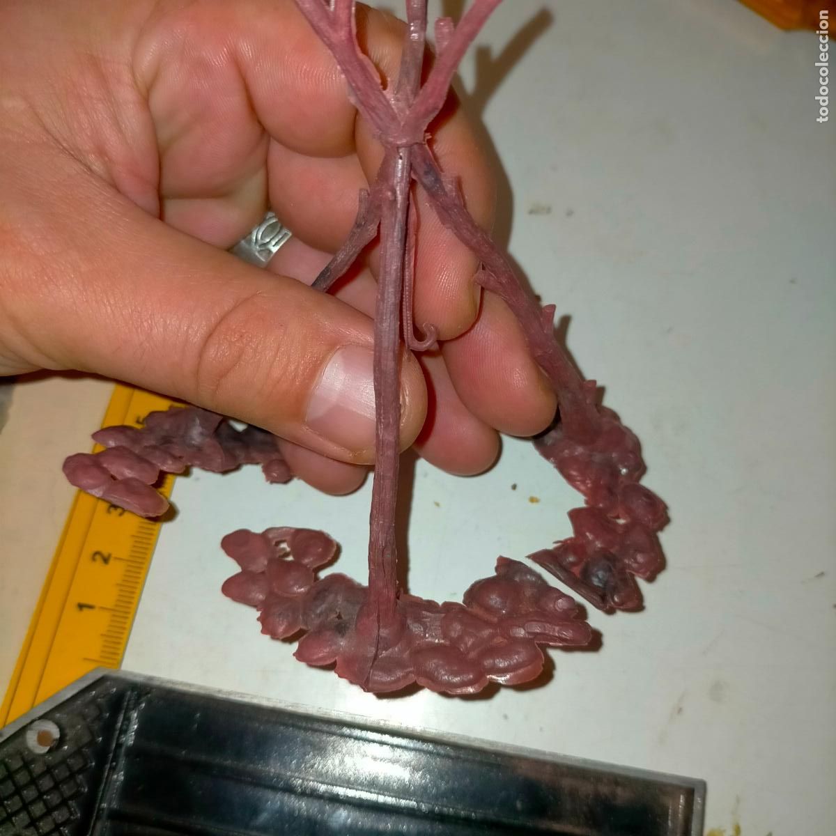 Figuras de Pres&eacute;pios: HAGA SU OFERTA , ANTIGUA FIGURA DE PORTAL DE BELEN PLASTICO DURO - BELENES BASE ROTA