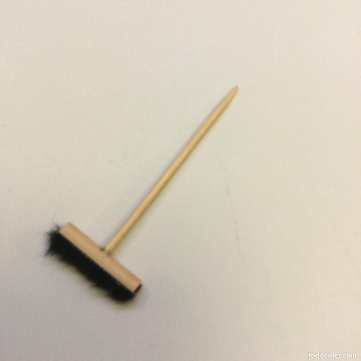 Figuras de Bel&eacute;n: Bel&eacute;n. Miniatura Cepillo de barrer. - Foto 1