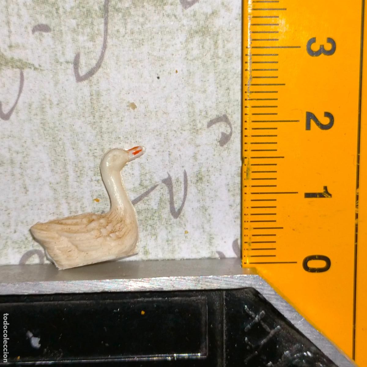 Figuras de Bel&eacute;n: antigua figura de portal de belen nacimiento plastico duro ANIMAL GRANJA