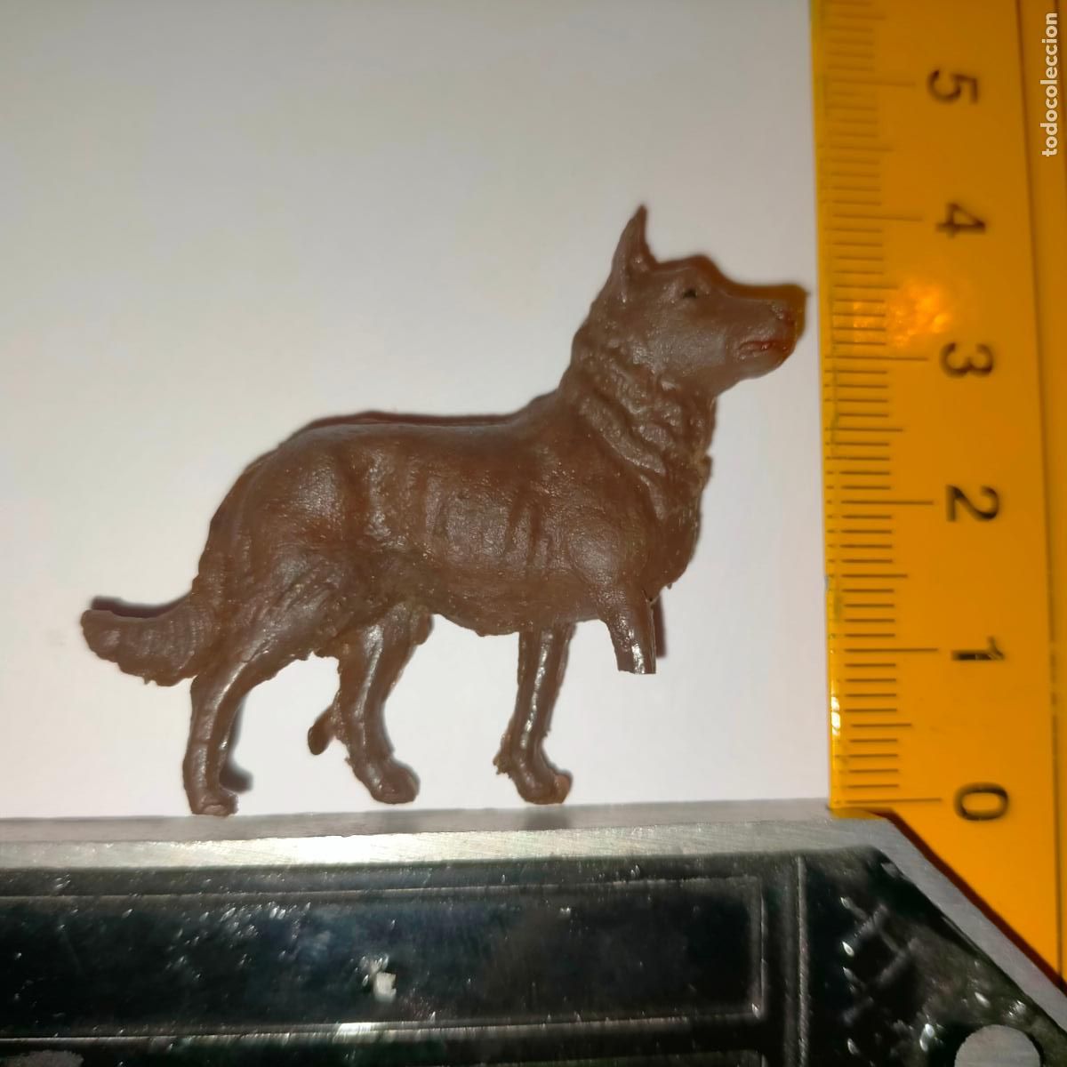 Figuras de Bel&eacute;n: antigua figura portal de belen plastico duro para nacimiento decoracion navide&ntilde;a - PERRO PATA ROTA