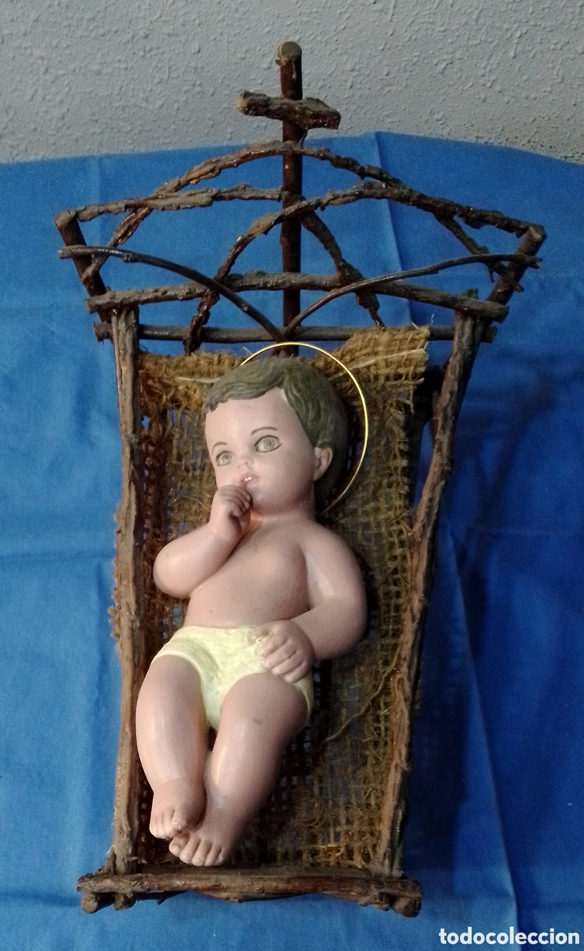 Figuras de Bel&eacute;n: Ni&ntilde;o Jesus con cuna madera - Foto 1