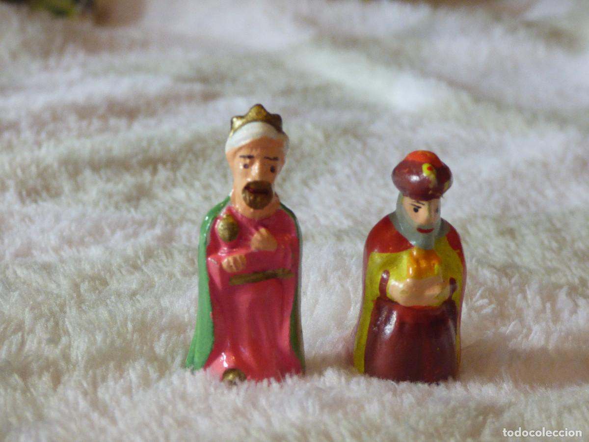 Figuras de Bel&eacute;n: Figuritas del Roscon de Reyes. - Foto 1