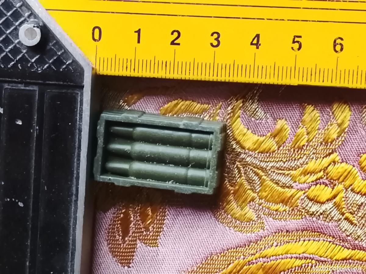 Figuras de Pres&eacute;pios: antigua figura para portal de belen O NACIMIENTO plastico duro