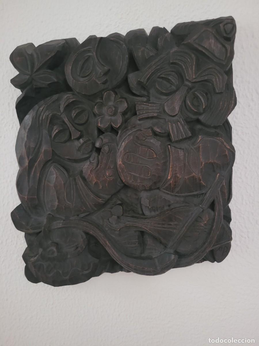 Figuras de Bel&eacute;n: Talla de madera con figuras en relieve - Foto 1