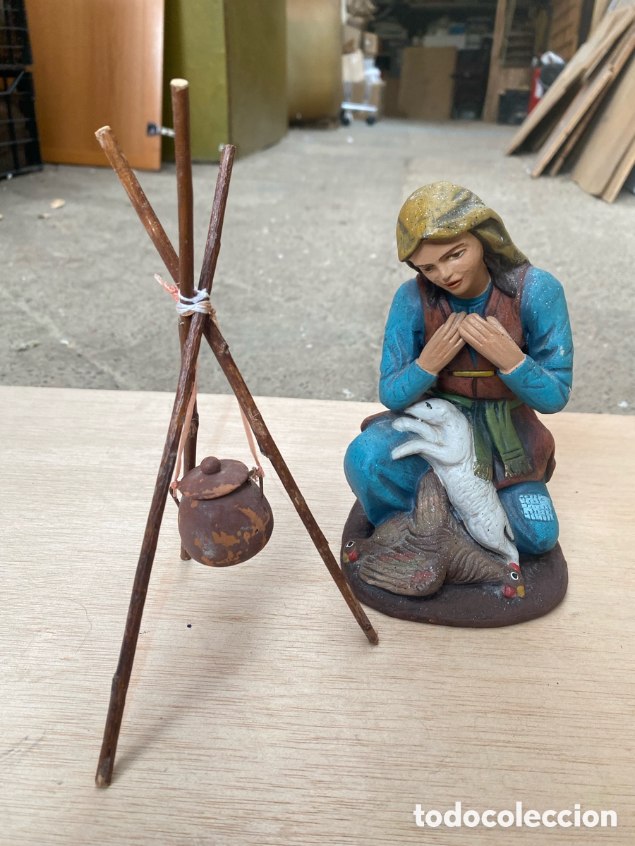 Figuras de Bel&eacute;n: Pastor de pasta - madera. Con tr&iacute;pode cazuela. - Foto 2