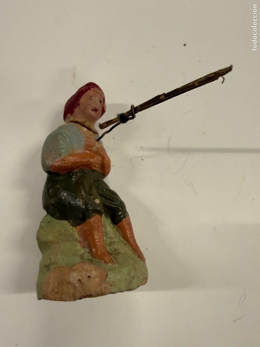 Figuras de Bel&eacute;n: PESCADOR Antigua figura belen o pesebre de barro o terracota. De Olot. 6,5m alto Ver fotos