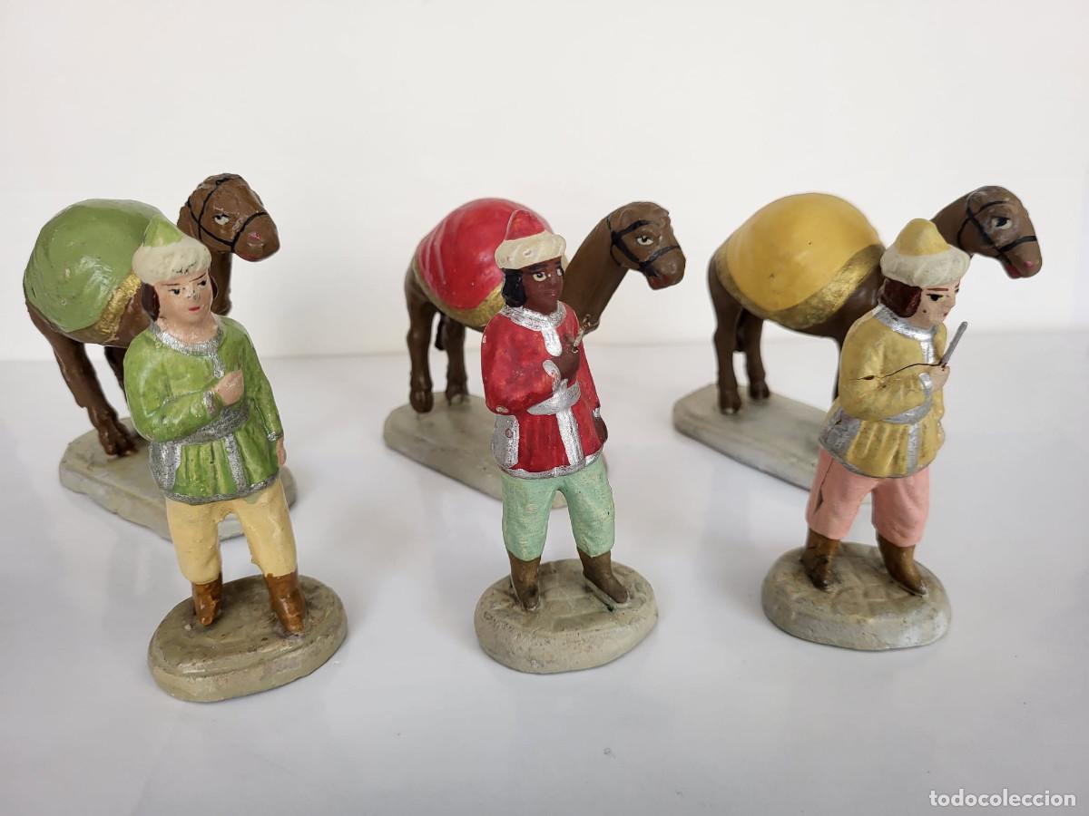 Figuras de Bel&eacute;n: 3 Pajes con camello. Antiguas figuras Bel&eacute;n barro.