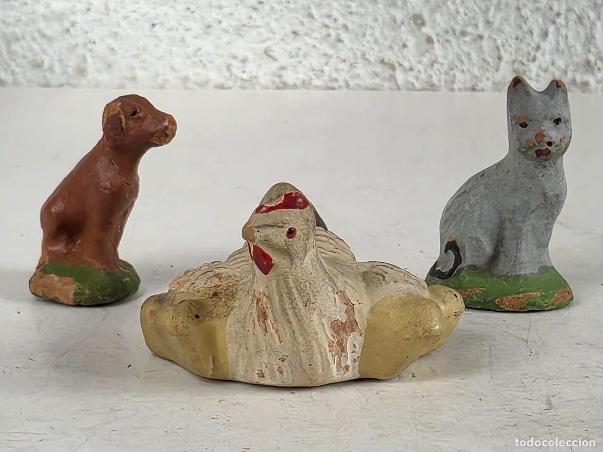 Figuren f&uuml;r Weihnachtskrippen: 3 Antiguas Figuras Bel&eacute;n Gallina y Polluelos Perro Gato - Decoraci&oacute;n Pesebre Loza Navidad Terracota