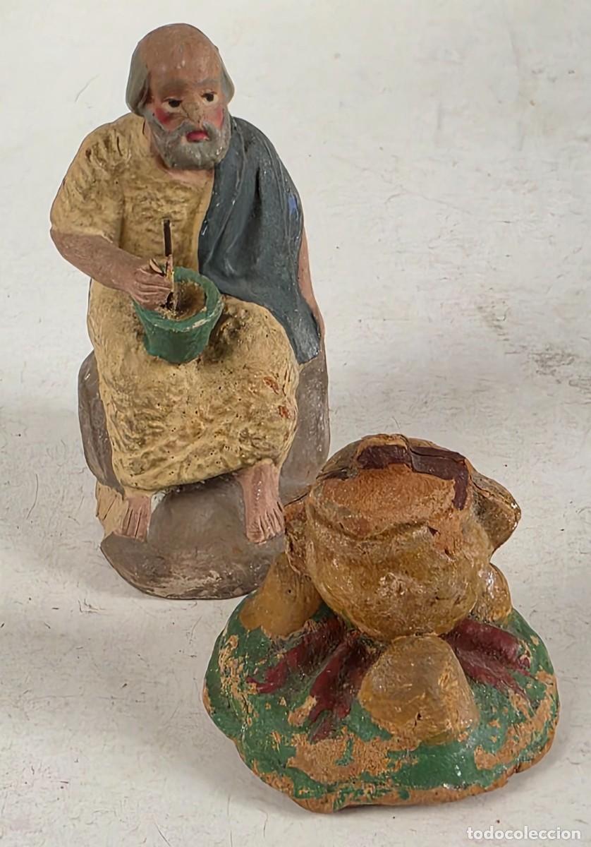 Figuren f&uuml;r Weihnachtskrippen: Antigua Figura Hombre Mayor Cocinando con Morterlo junto a la Olla - Bel&eacute;n Pesebre Loza Terracota