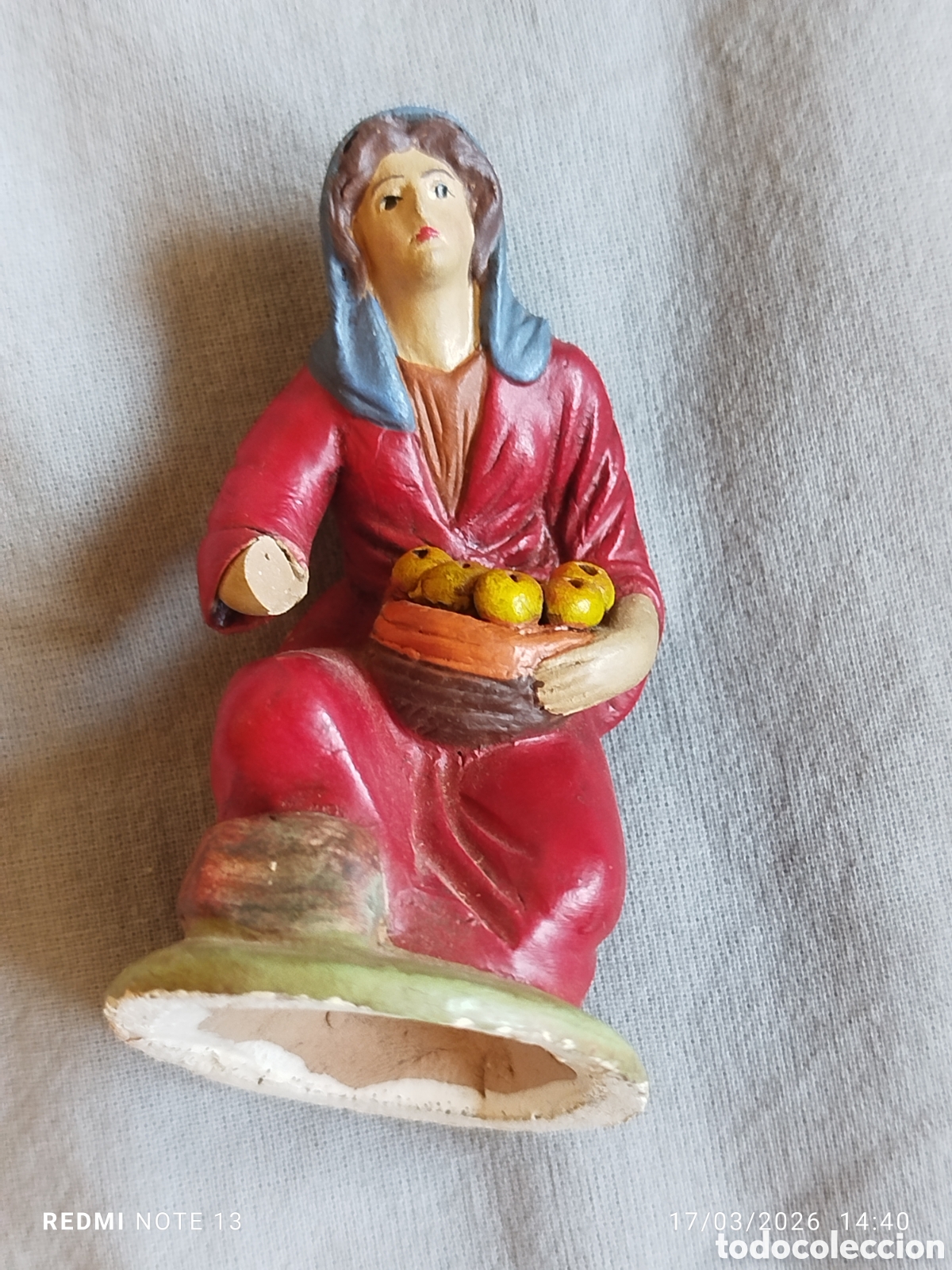 Figuras de Bel&eacute;n: figura barro o terracota pastora con fruta para reparar un brazo