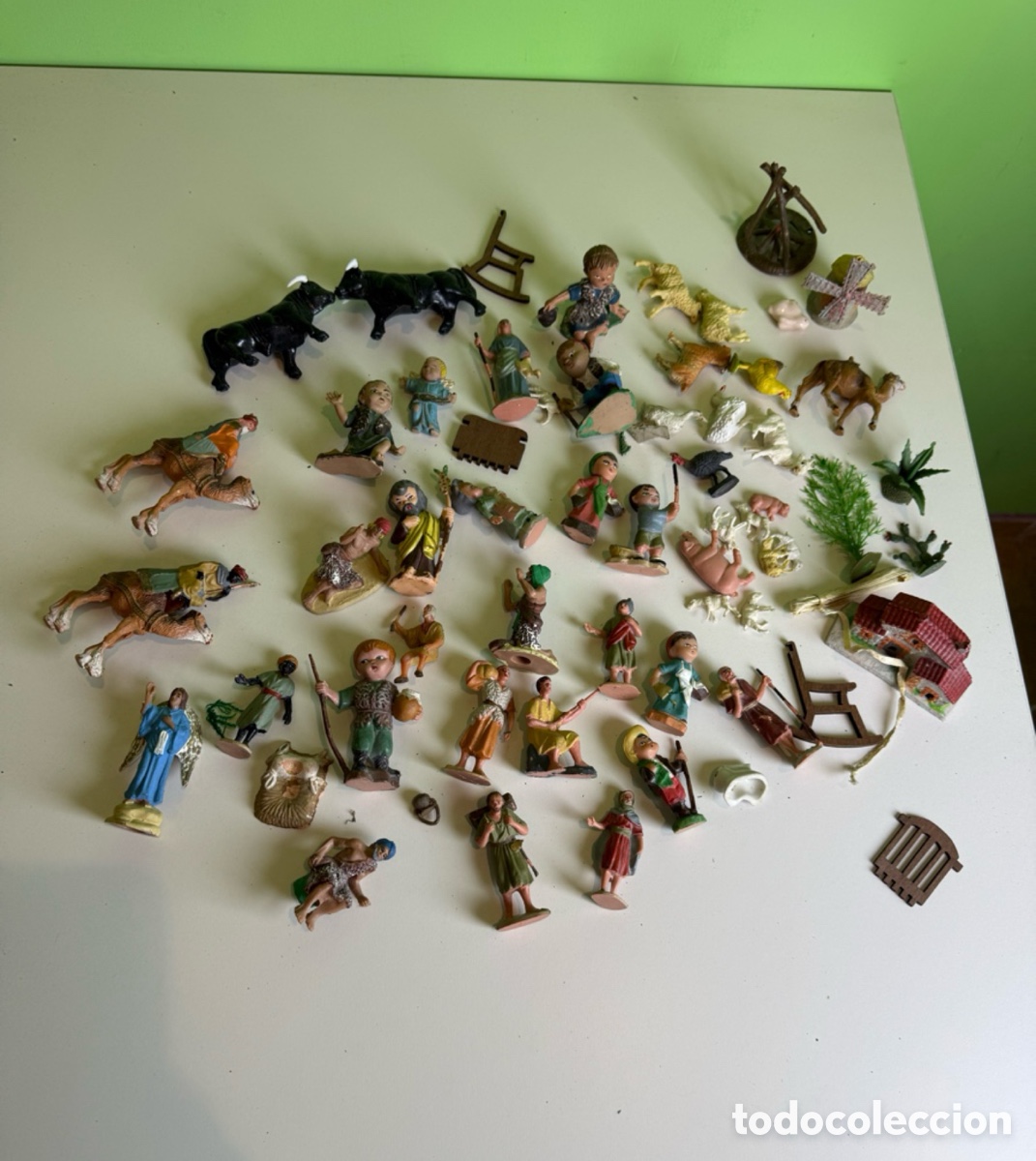 Figurines pour Cr&egrave;ches de No&euml;l: Lote de figuras de colecci&oacute;n bel&eacute;n antiguas de pl&aacute;stico pintadas a mano.