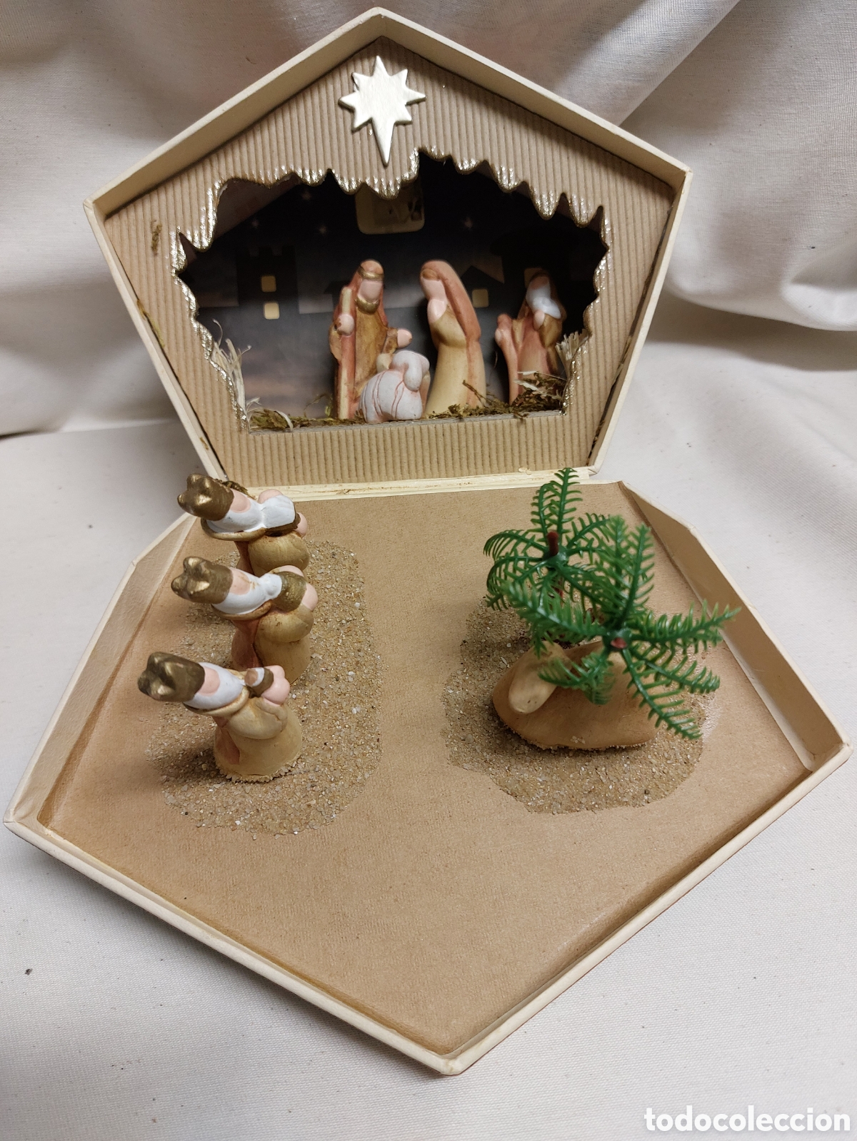 Figuras de Bel&eacute;n: Belen plegable se cierra en su caja