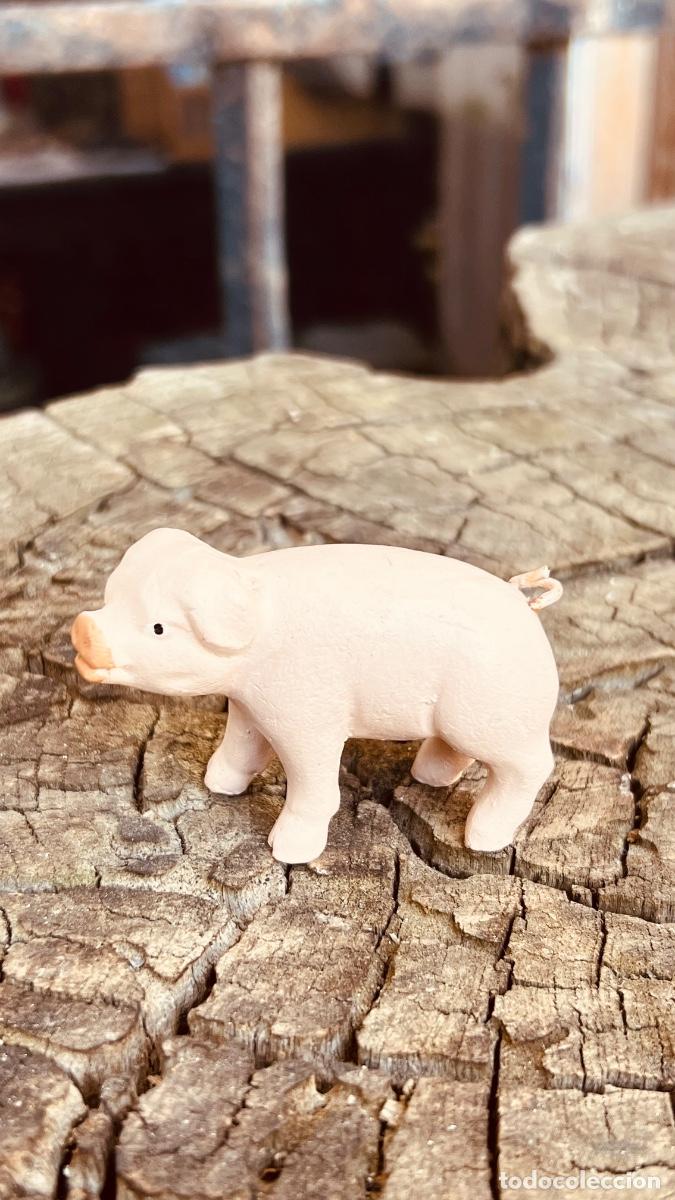 Figuras de Bel&eacute;n: Figura Bel&eacute;n barro pintado cerdo cola metal cacharrer&iacute;a Murcia 4,5cms