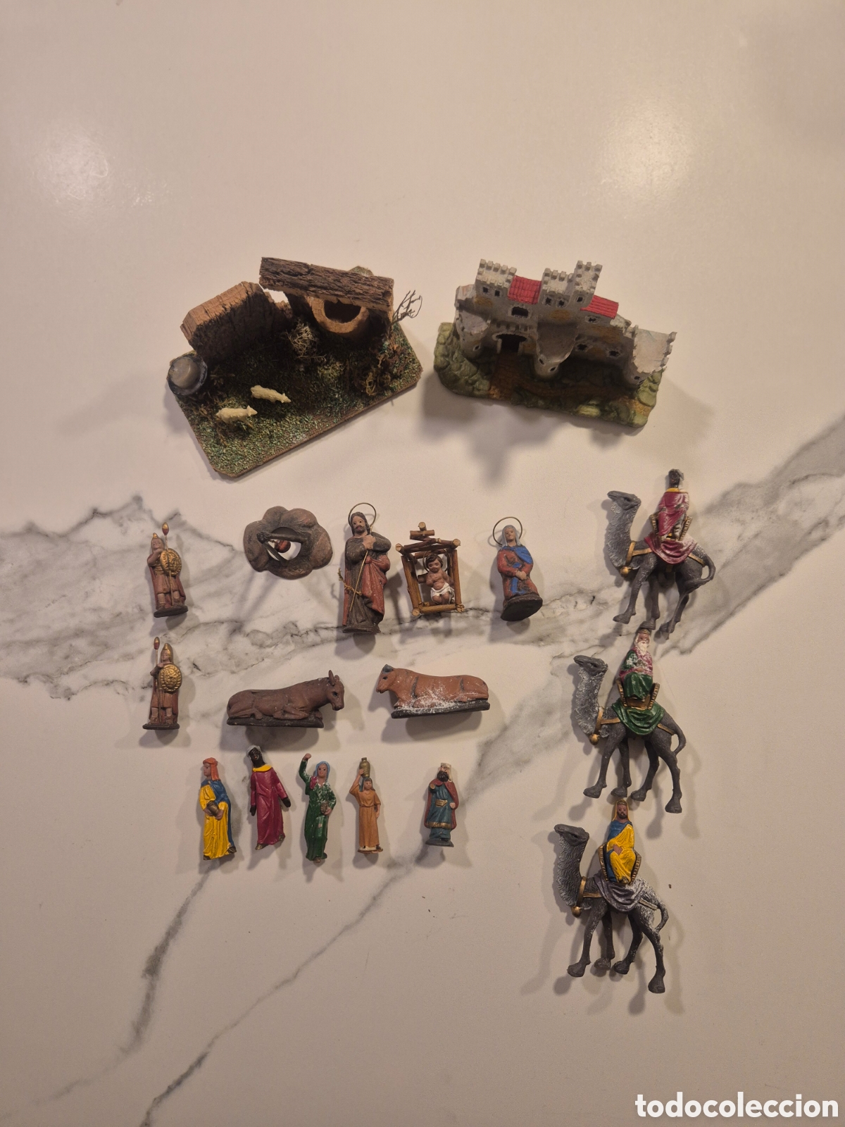 Figuras de Bel&eacute;n: Bel&eacute;n completo vintage con figuras y construcciones &ndash; Reyes Magos, portal y castillo