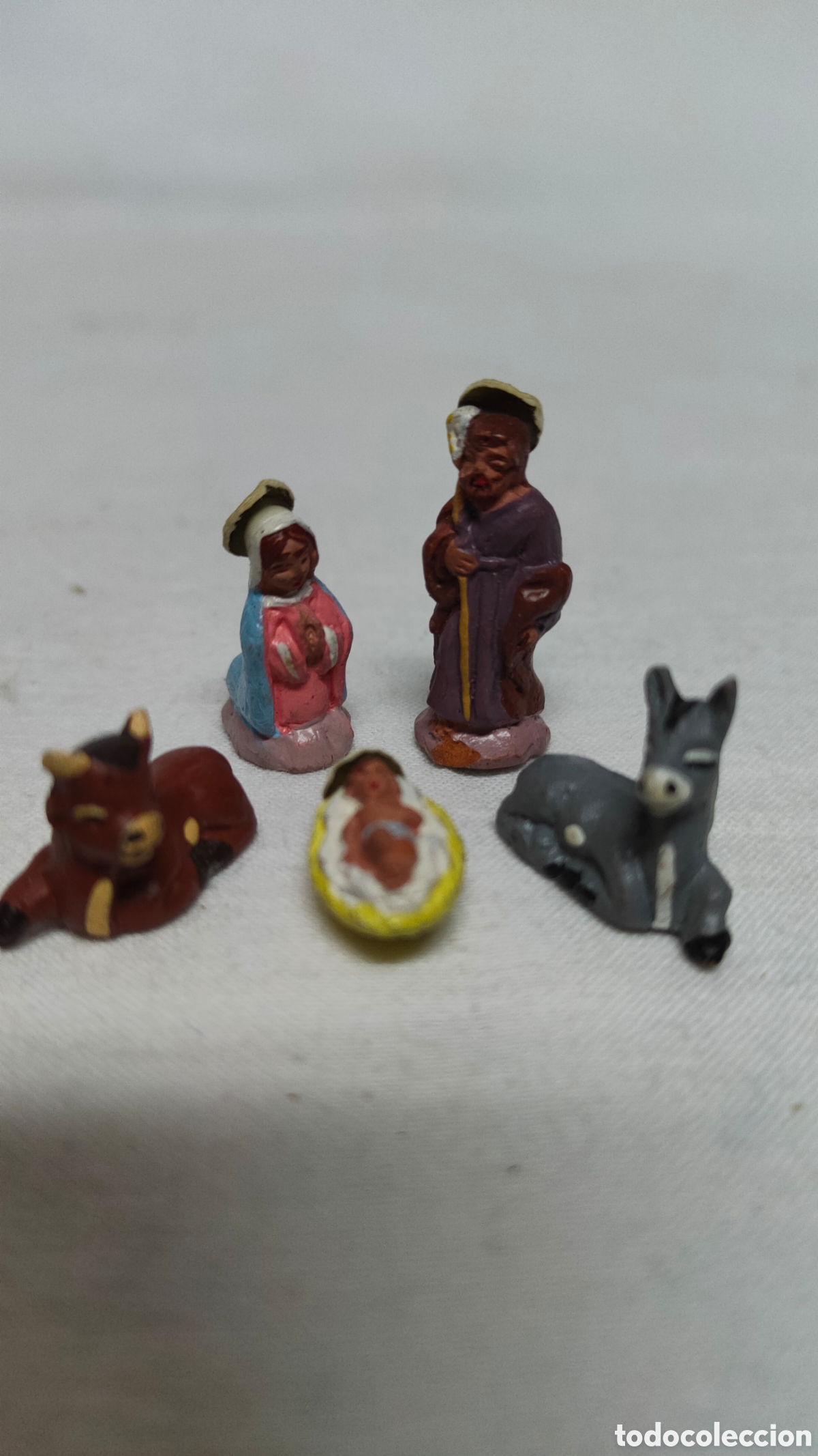 Figuras de Bel&eacute;n: BELEN NACIMIENTO EN MINIATURA CON FIGURAS DE BARRO PINTADO A MANO.