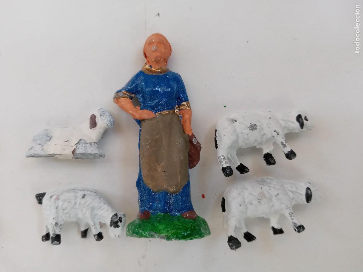 Figuras de Bel&eacute;n: LOTE DE 5 FIGURAS DEL BELEN : PASTORA CON 4 OVEJAS . &iexcl; DE PLOMO !!