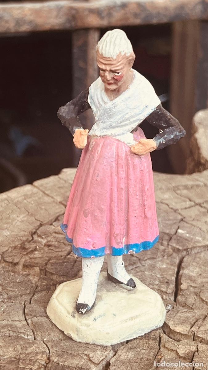 Figuras de Bel&eacute;n: Figura Bel&eacute;n cacharrer&iacute;a Murcia anciana caminando 13cms