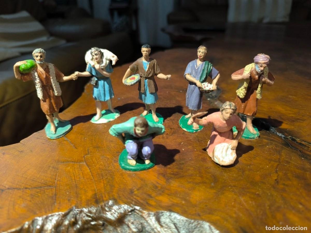 Figuras de Bel&eacute;n: 4 FIGURAS PEQUE&Ntilde;AS DE BELEN DE PLASTICO PRIMITIVO PASTORES, ALTURA 7,5 CM