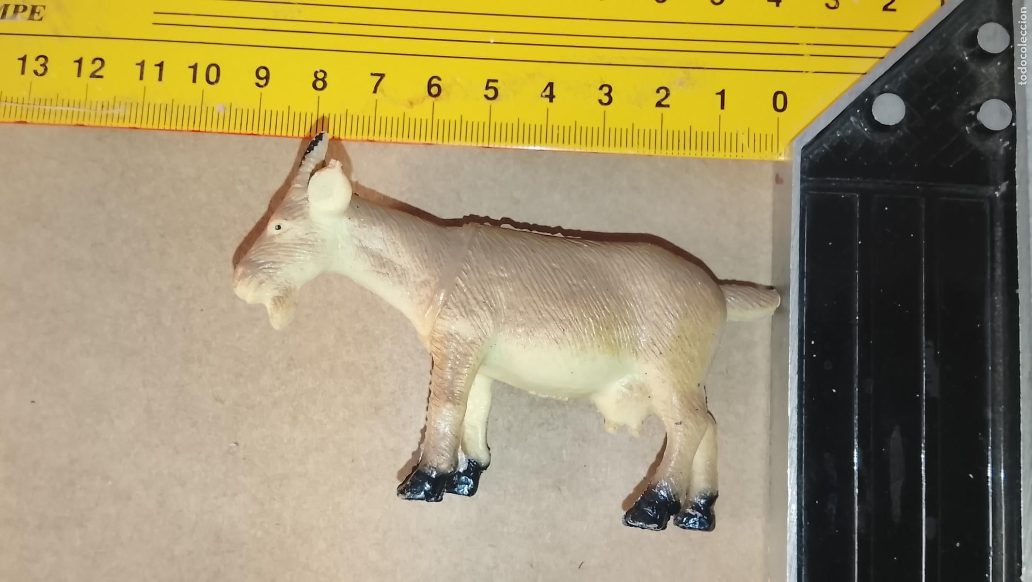 Figuras de Bel&eacute;n: antigua figura de portal de belen o nacimiento plastico duro pech oliver o similar marca